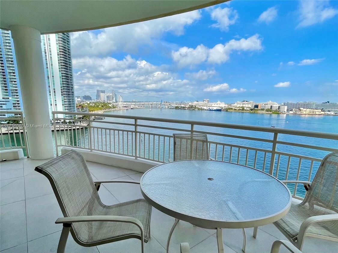 Foto principal - 888 Brickell Key Dr