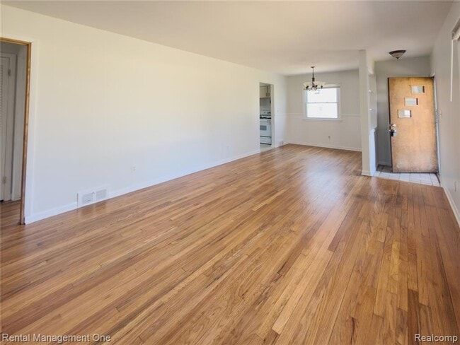 Building Photo - 2419 Walter Dr