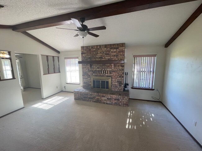 Building Photo - Spacious Single Level Three Bedroom Home