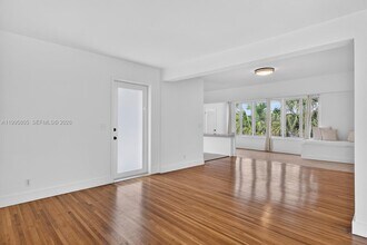 Building Photo - 10081 W Bay Harbor Dr