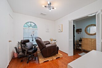 Building Photo - 3326 Lakeland Gardens Dr