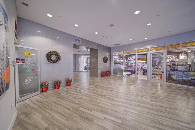 Building Photo - 1750 N Bayshore Dr