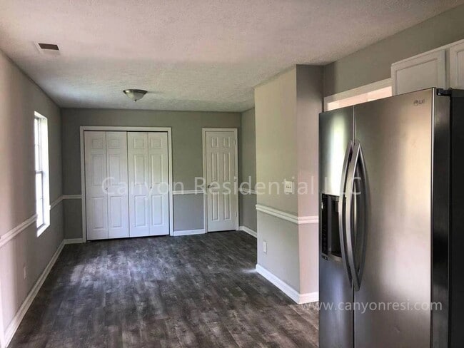 Building Photo - Awesome 2 Story - 3 Bedrooms, 2 Full Bath,...