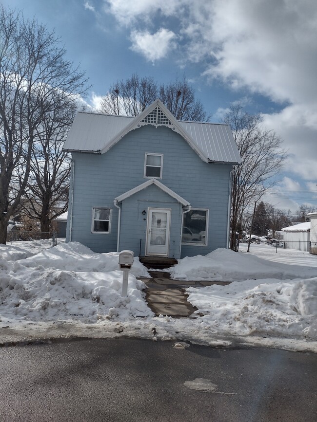 Building Photo - 10 S Rural St