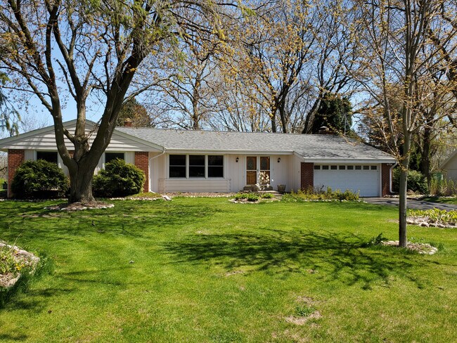 Foto del edificio - 2000 Elm Tree Rd