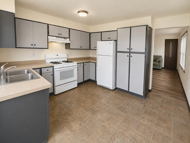 Kitchen w/Dining area - 152 Third St