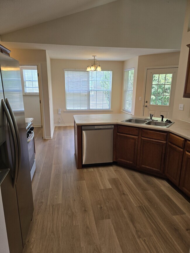 Building Photo - 507 Chastine Dr