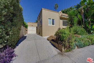 Building Photo - 7465 Hawthorn Ave
