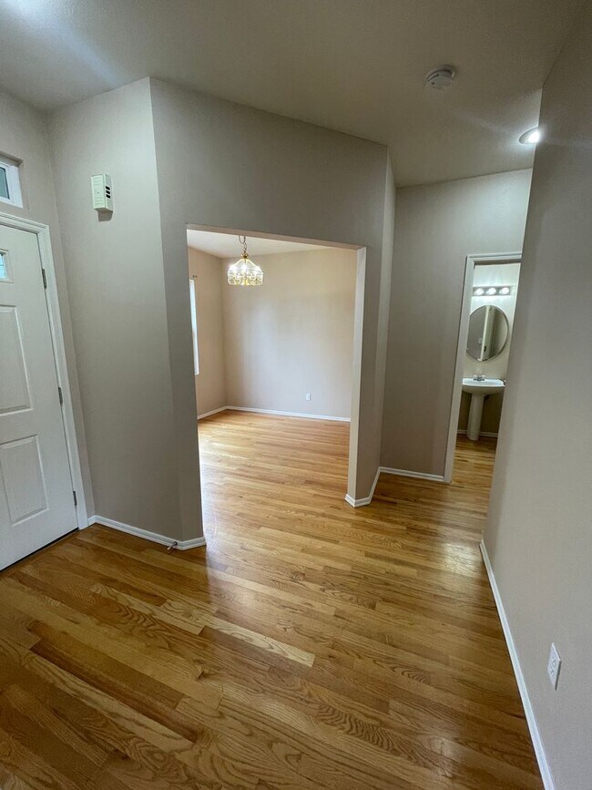 Foto del edificio - 3 Bedroom Home in DuPont