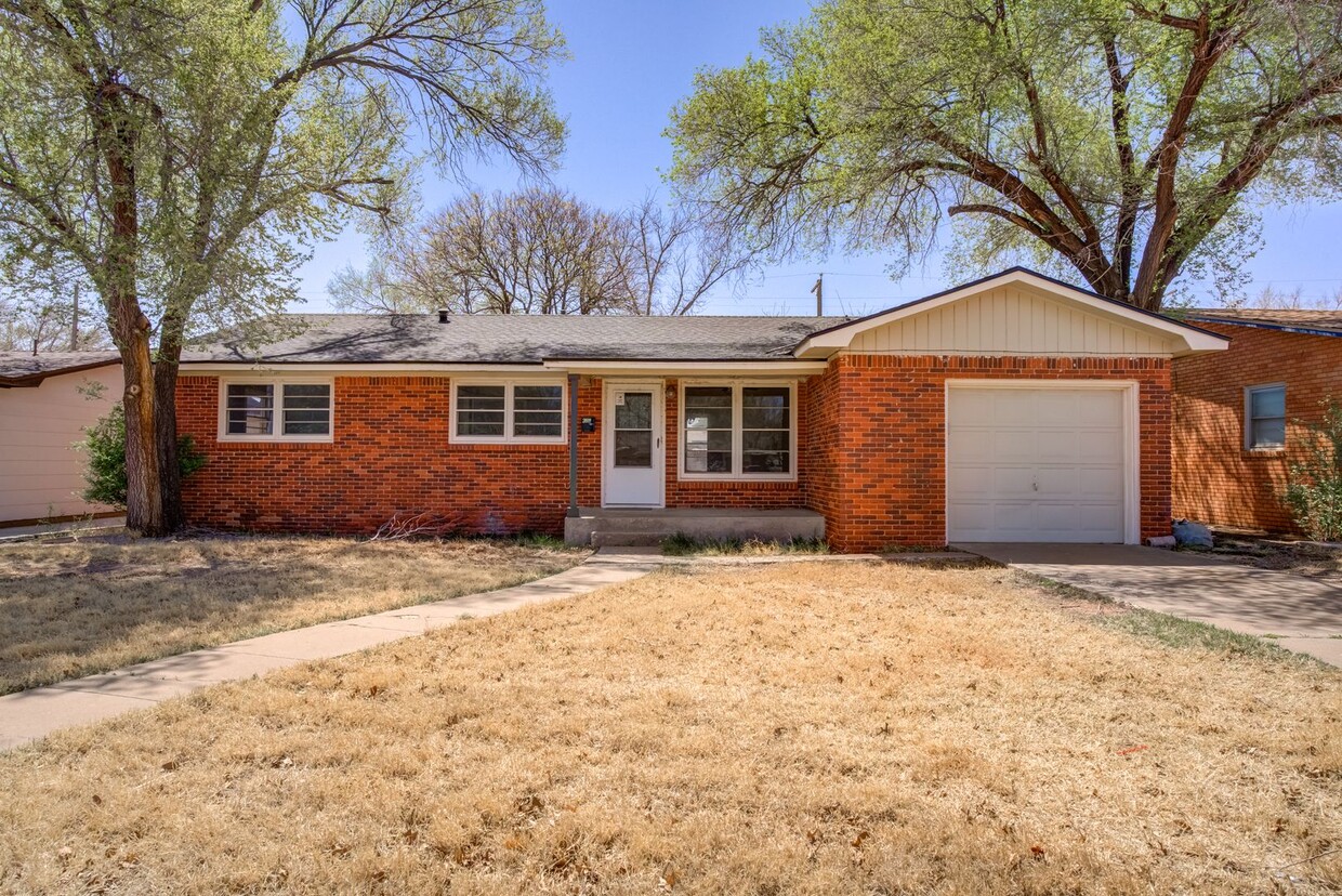 Primary Photo - Beautiful Home in Central Lubbock