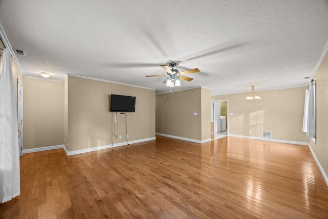 Foto del edificio - 73 Waters Rd