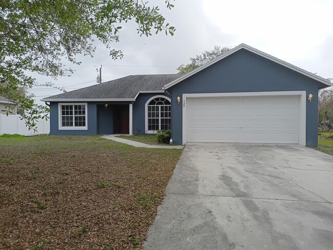 Building Photo - 132 SW Elderberry Dr