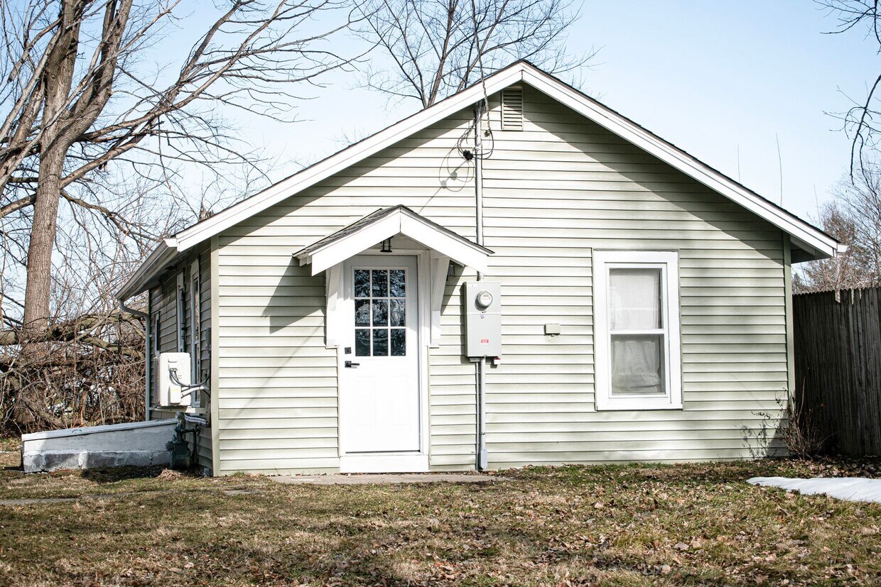 Primary Photo - Cozy 2 Bedroom 1 Bathroom home for Rent