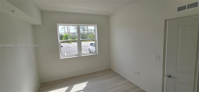 Foto del edificio - 5579 Millennia Park Dr