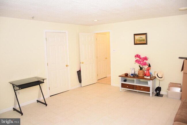 Building Photo - 7960 Quill Point Dr