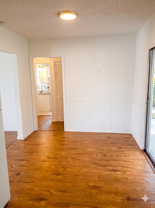 Foto del edificio - Spacious 3-Bedroom Home in Prime Pinellas Park Location – 1,354 Sq Ft