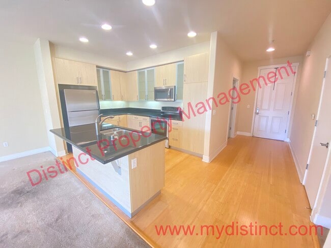 Building Photo - 2030 N Pacific Ave