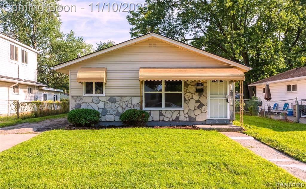 Foto principal - 27107 Florence St