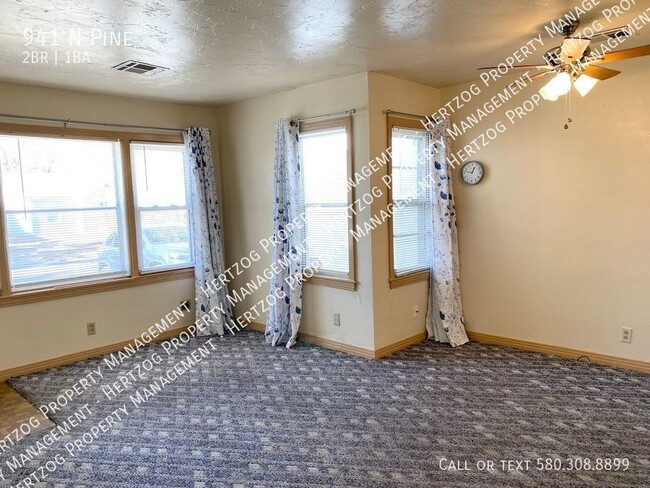 Building Photo - Cozy and Charming 2 Bedroom, 1 Bathroom Ho...