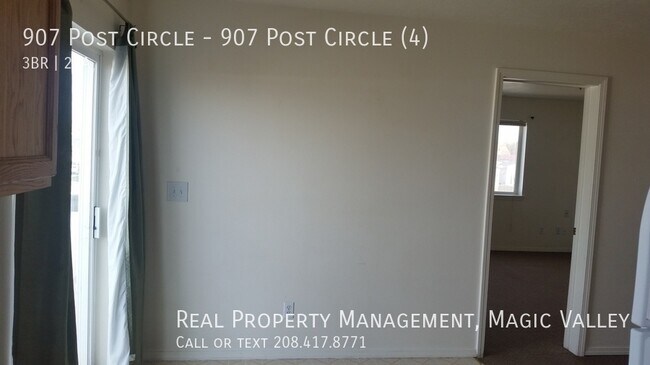 Building Photo - 907 Post Cir