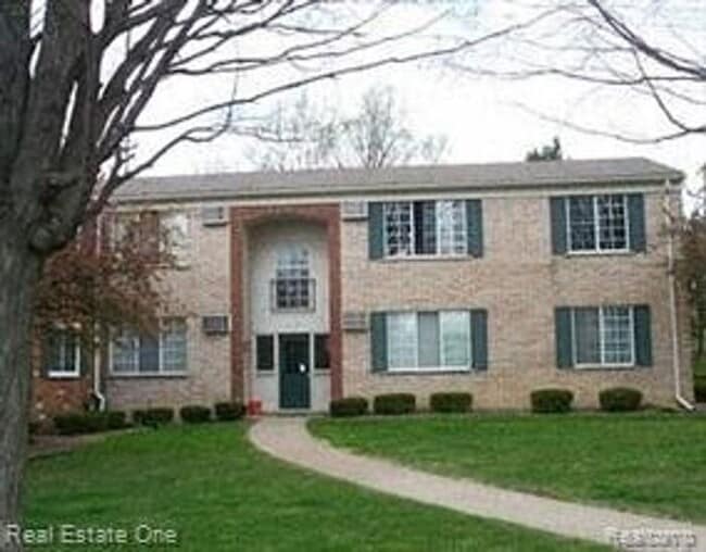 Building Photo - Downtown Rochester Condo- Heat and Water I...