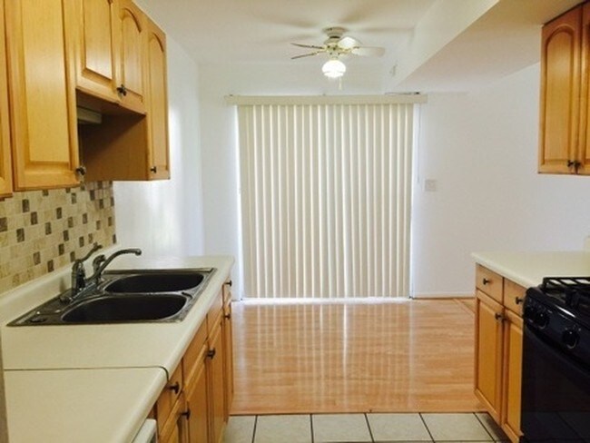 Building Photo - 1800 Jamestown Cir
