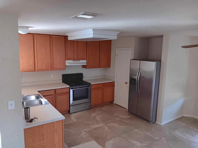 Foto del edificio - 7807 Hedrick Farm