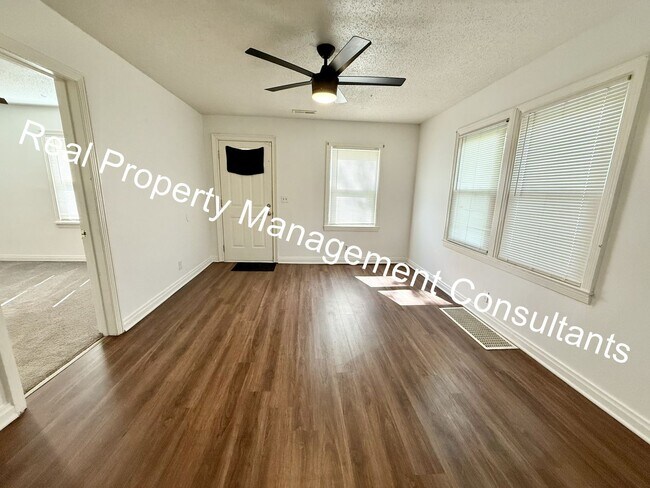 Foto del edificio - 2 Bedroom Classic Ranch