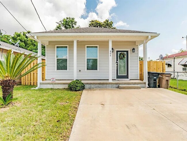 Building Photo - 804 W Belmont St