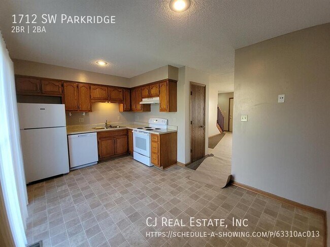 Building Photo - 1712 SW Parkridge-