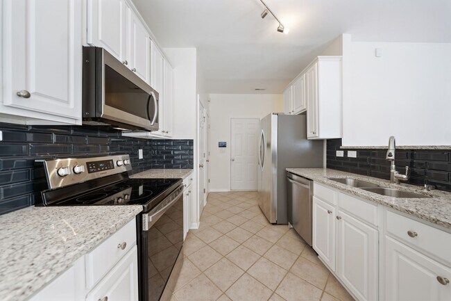 Building Photo - 3 Bed, 2.5 Bath House in Prime Durham Loca...