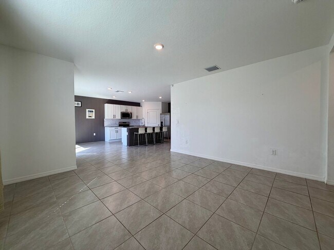Foto del edificio - Beautiful 4 bed/3 bath 2 story!