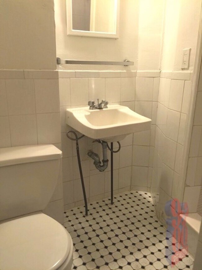 Foto del edificio - West Village 1-Bedroom with Pre-War Charm