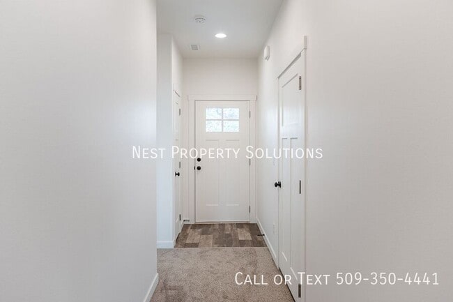 Building Photo - 164 E Montmorency-A