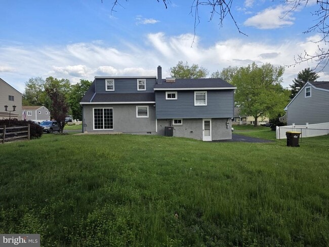 Building Photo - 217 Cherry Ln