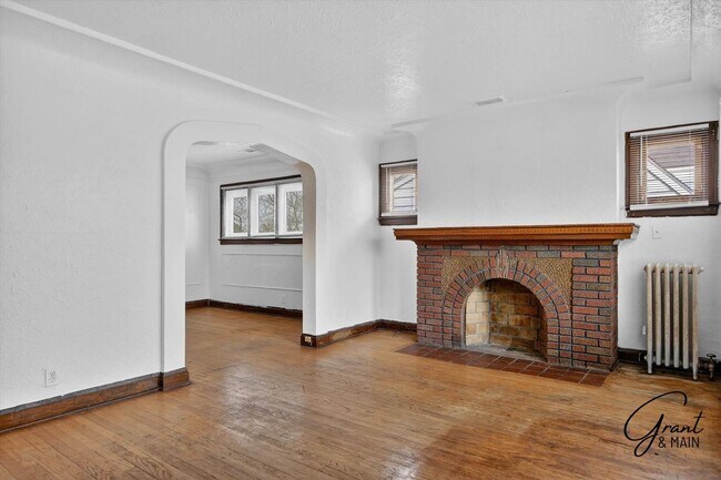 Foto del edificio - 10345-10345 Crocuslawn Ave