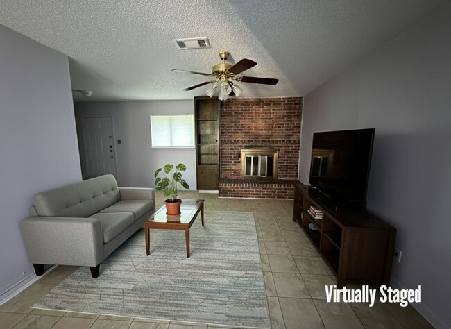 Building Photo - 2211 Wheeler Ave