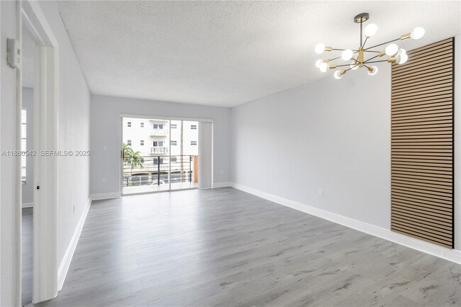 Building Photo - 365 NE 125th St