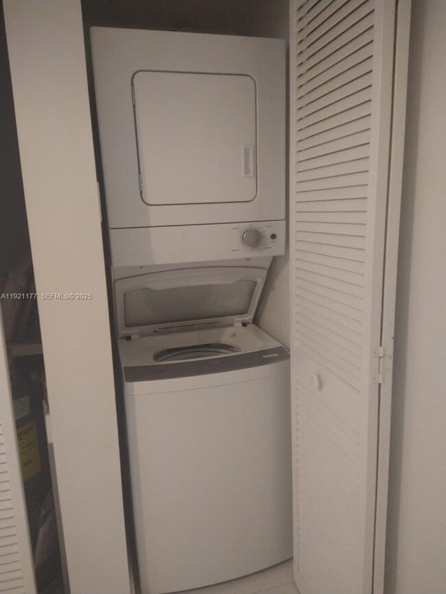 Building Photo - 9341 Collins Ave