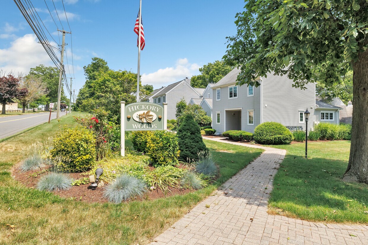 104 Hickory Woods Ln, Stratford, CT 06614 Townhome Rentals in