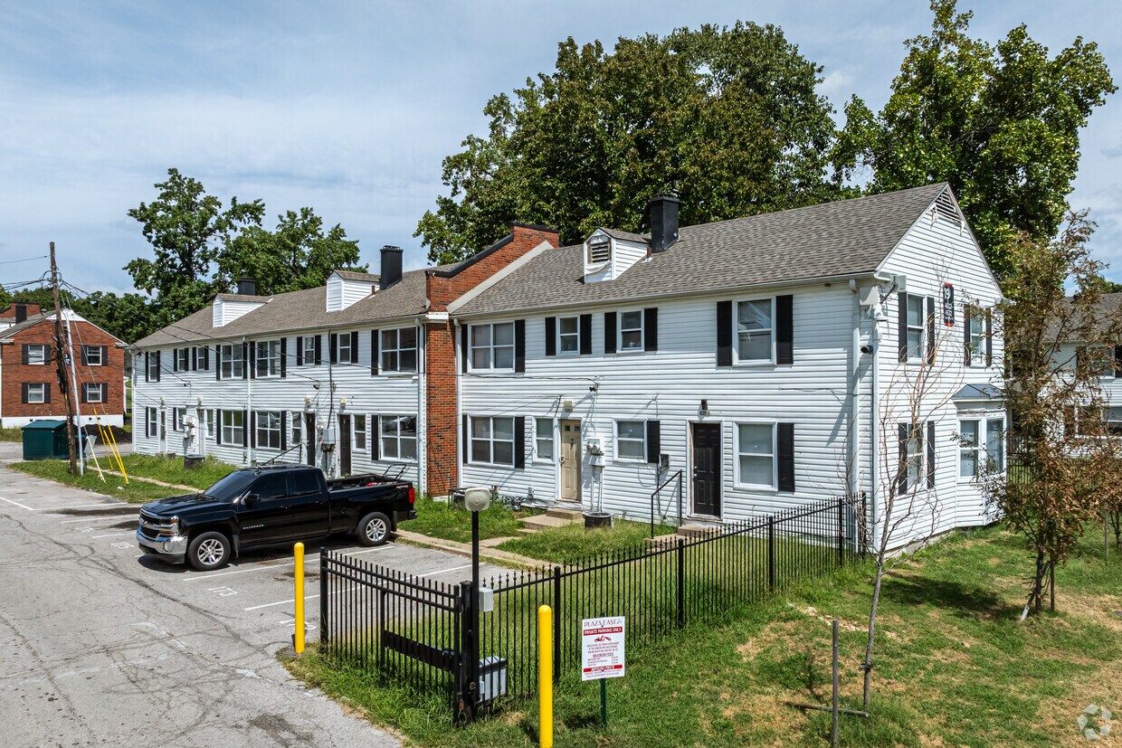 Foto del edificio - Brush Creek Towers