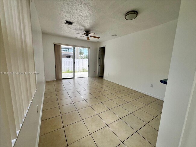 Foto del edificio - 4285 NE 10th Ct