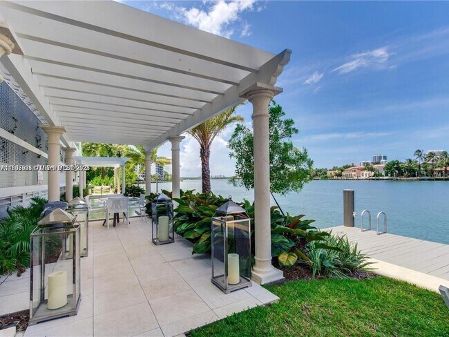 Foto del edificio - 9821 E Bay Harbor Dr