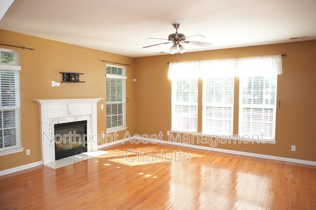 Foto del edificio - 404 Amersham Ln