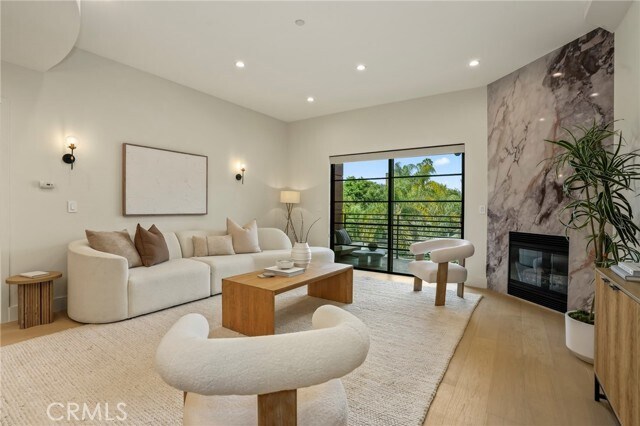 Foto del edificio - 8788 Shoreham Dr