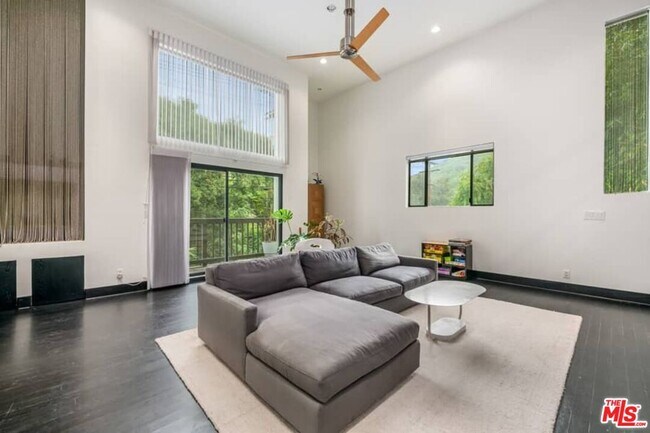 Foto del edificio - 2415 Laurel Pass Ave