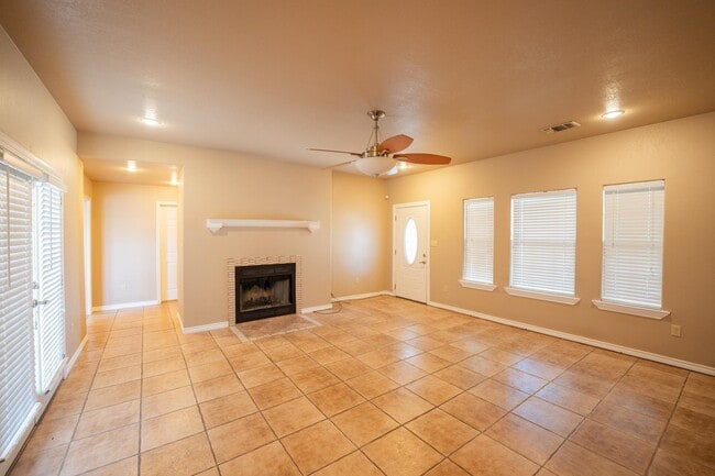 Building Photo - 405 El Lago Camino