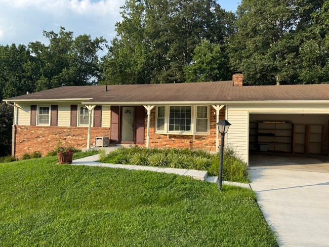 Photo - 3212 Manitoba Dr House