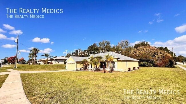 Building Photo - 1481 Woodfern St