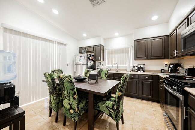 Foto del edificio - Beautiful 3 Bedroom Home In the Southwest